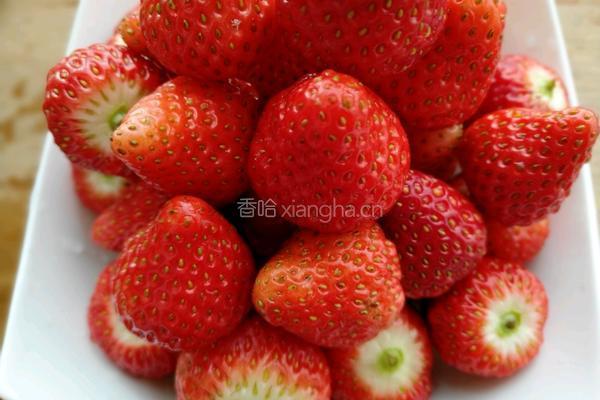 草莓酸奶沙拉的做法图解5