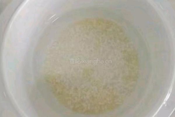 双米雪梨粥 (宝宝辅食）的做法图解2