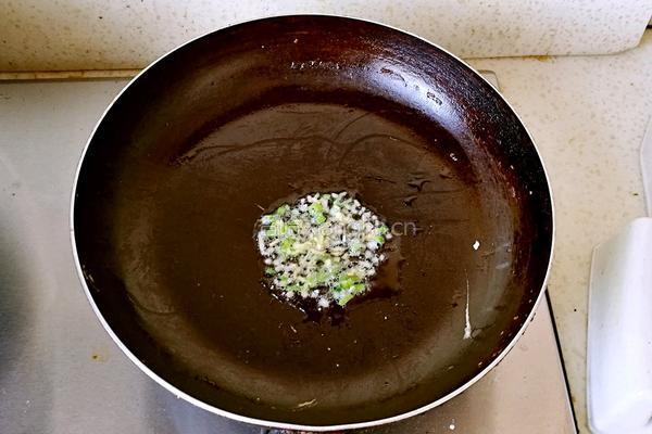 鸡蛋炒蒜苔的做法图解4