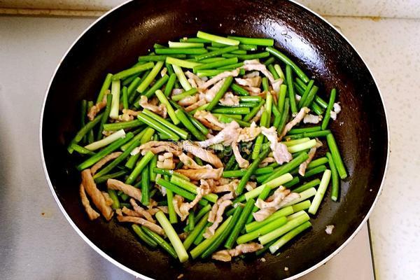 蒜苔炒肉的做法图解8