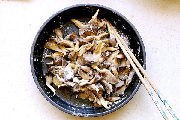 炸蘑菇的做法图解5