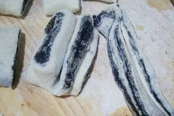 黑芝麻杂粮花卷的做法图解8