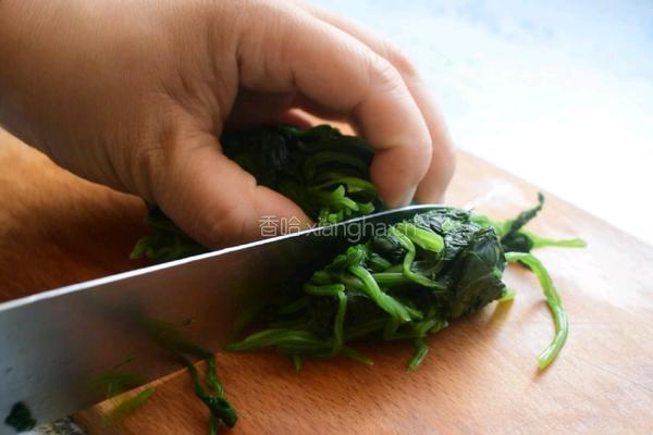 凉拌菠菜猪肝的做法图解2