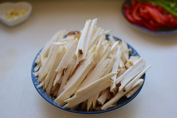 彩椒炒杏鲍菇的做法图解1