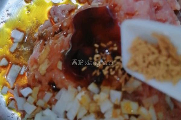 鸭蛋黄糯米肉丸子的做法图解3