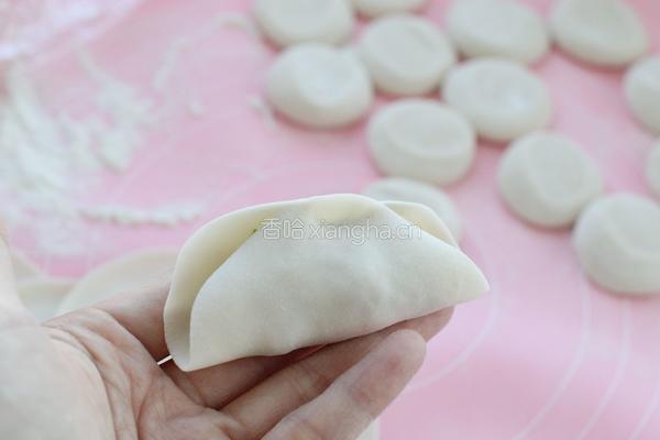猪肉芹菜煎饺的做法图解8