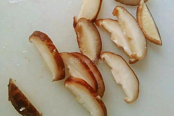 煎香菇片蒸豆腐的做法图解2