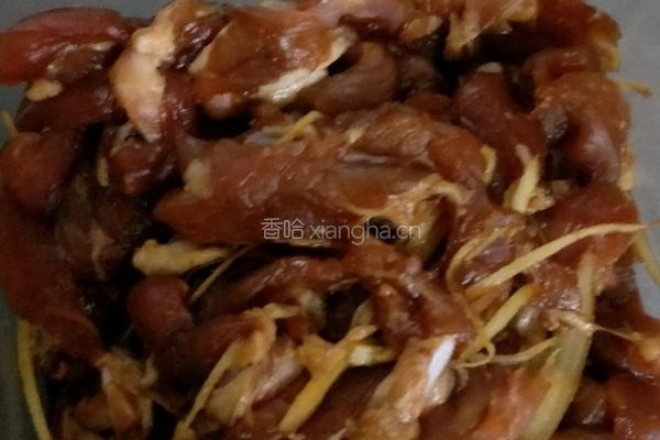 芹菜木耳炒肉丝的做法图解2