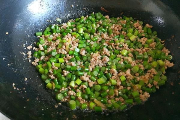 肉末炒蒜苔的做法图解7