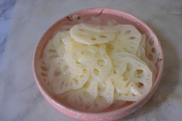 凉拌藕片的做法图解2