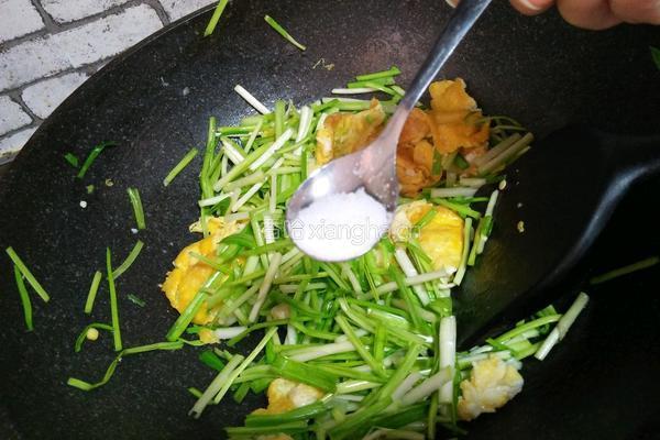蒜苗炒鸡蛋的做法图解8
