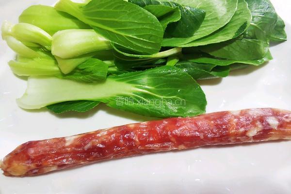 腊肠菜炒饭的做法图解2