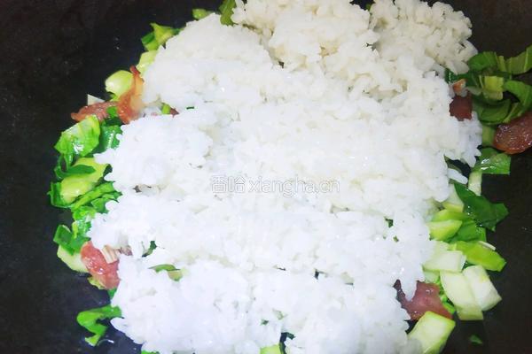 腊肠菜炒饭的做法图解8