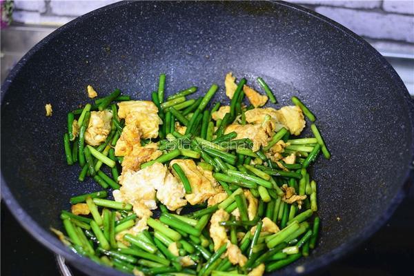 蒜苔炒鸡蛋的做法图解8