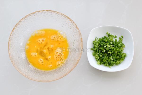葱花培根鸡蛋饼的做法图解2