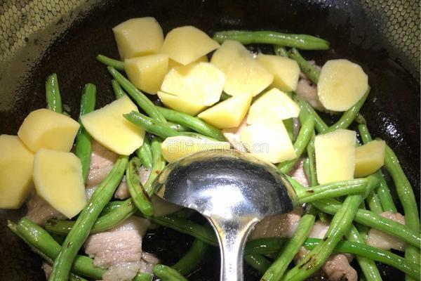 土豆炖豆角的做法图解8