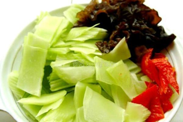 肉炒莴苣片的做法图解1