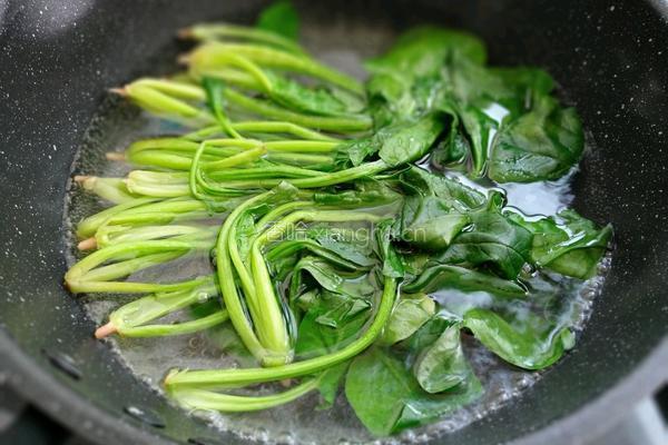 菠菜蛋汤的做法图解2
