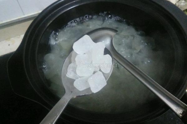 红枣枸杞银耳羹的做法图解5
