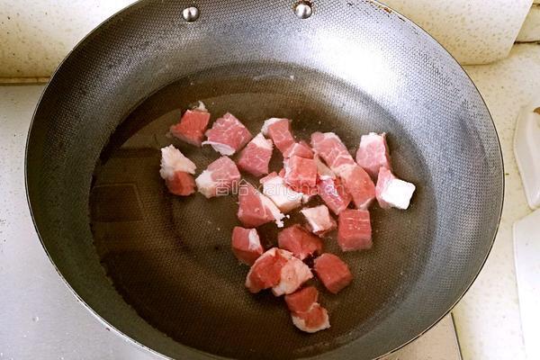 牛肉炖土豆的做法图解3