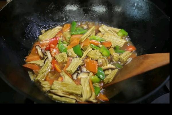 香菇胡萝卜烧腐竹的做法图解8