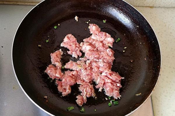 肉沫炒蒜苔的做法图解3