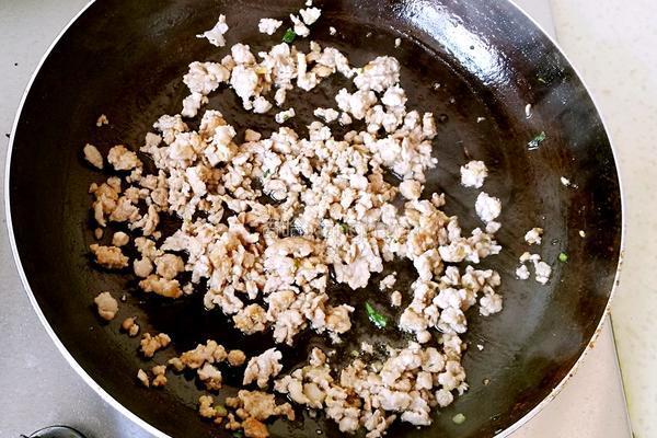 肉沫炒蒜苔的做法图解4