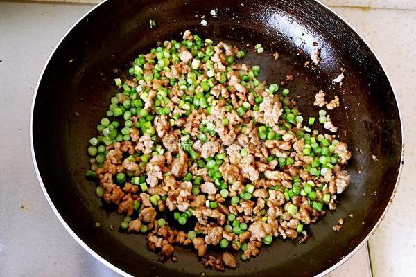 肉沫炒蒜苔的做法图解7