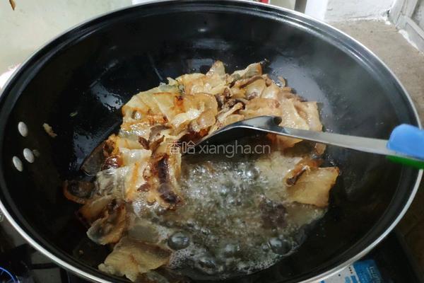 贵州腊肉炒青椒的做法图解4