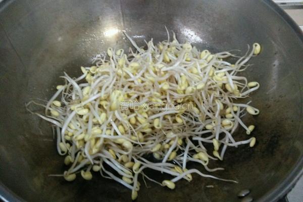 彩椒炒豆芽的做法图解3
