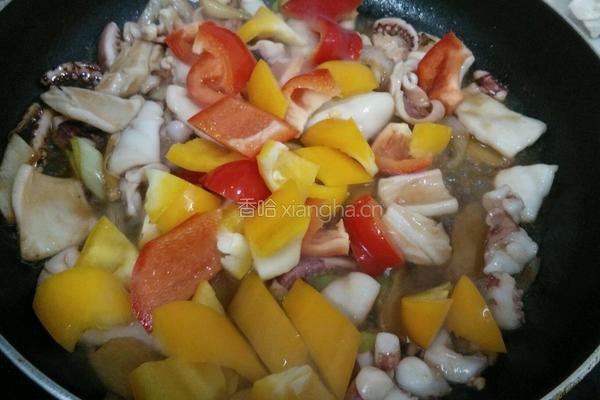 菜椒炒鱿鱼的做法图解8