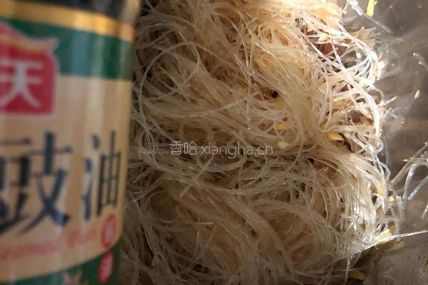 娃娃碎鲍鱼蒸粉丝的做法图解3