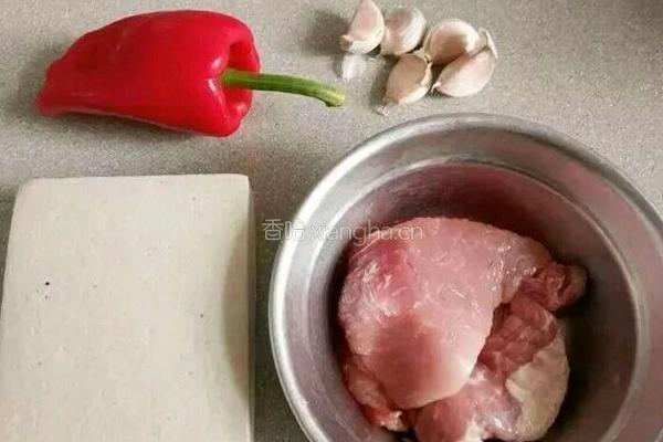 千豆腐炒肉的做法图解1