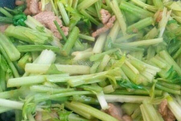 芹菜炒肉的做法图解5