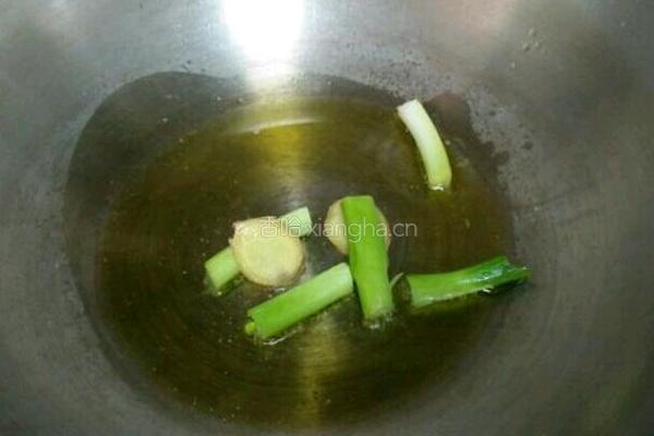 白菜猪肉炖大豆腐的做法图解3
