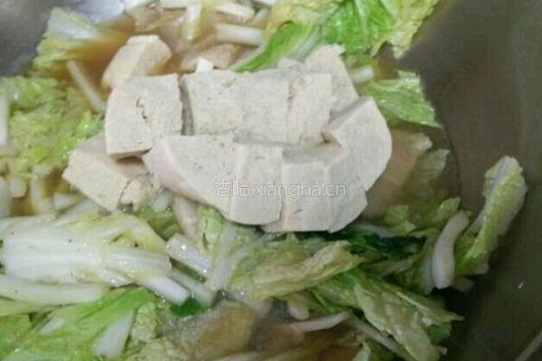白菜猪肉炖大豆腐的做法图解6