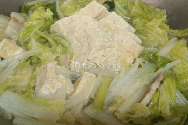 白菜猪肉炖大豆腐的做法图解7