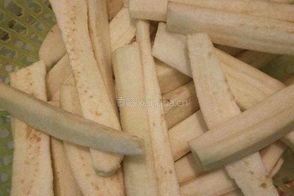 肉沫咸鱼茄子煲的做法图解1