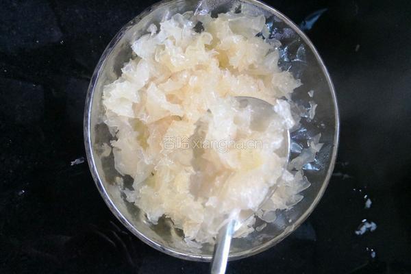 酸奶银耳水果羹的做法图解4
