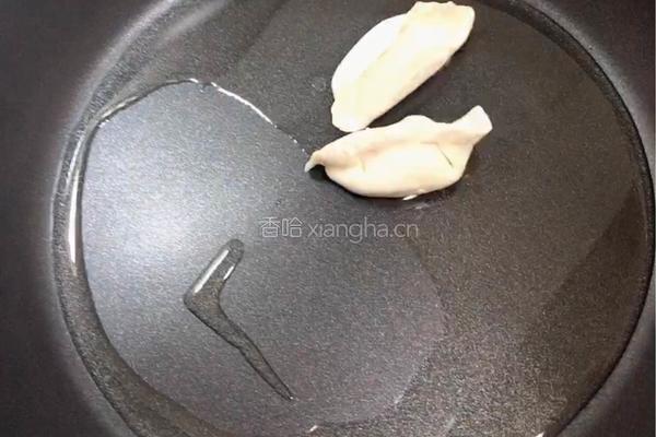 香煎饺子的做法图解1