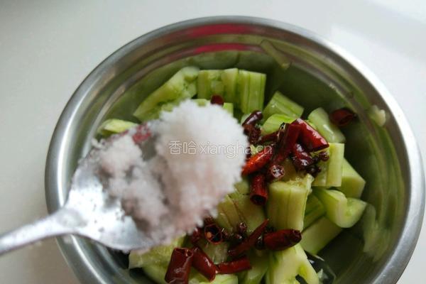 新文美食 酸辣黄瓜的做法图解3