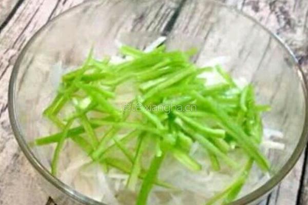 凉调脆辣水萝卜丝的做法图解5