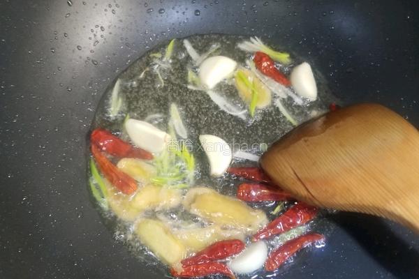 泥鳅炖豆腐的做法图解3