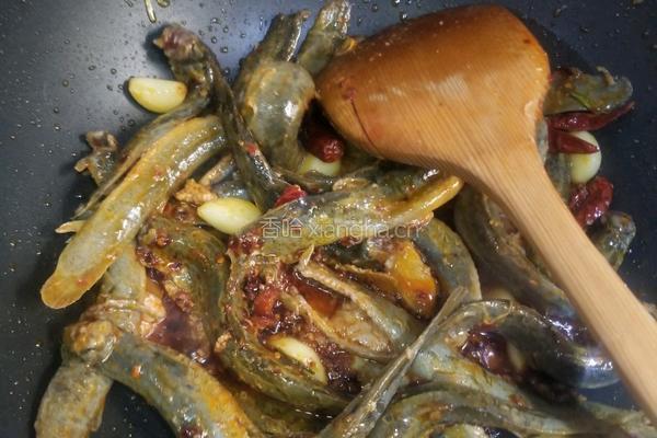 泥鳅炖豆腐的做法图解4