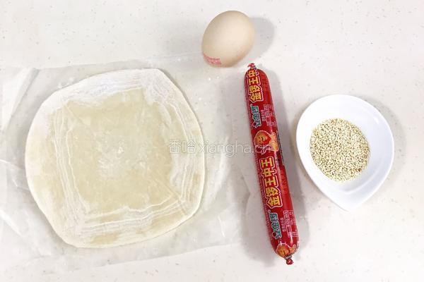 香肠飞饼卷的做法图解1