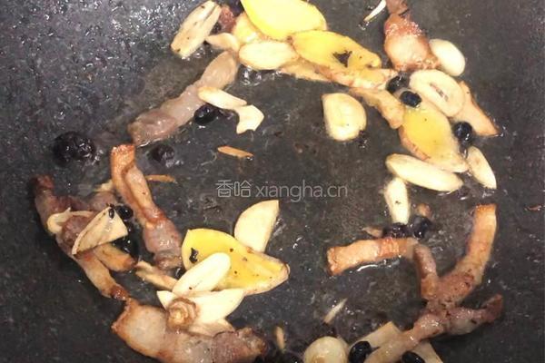 腊味豉椒炒鲜鱿的做法图解3