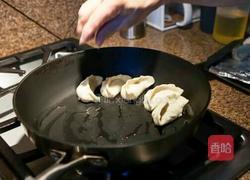 生煎水饺的做法图解1
