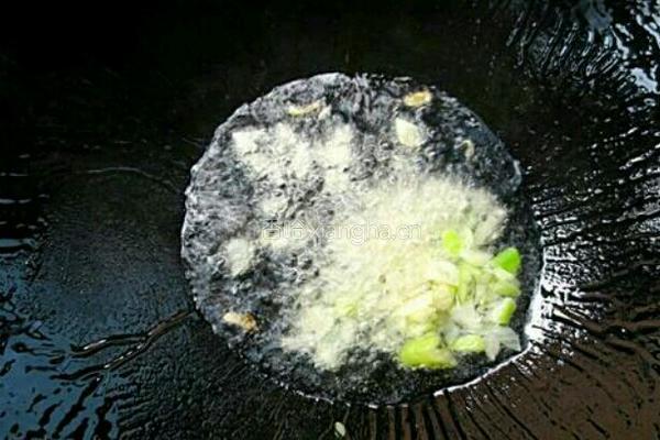 香菇爆炒西蓝花的做法图解7