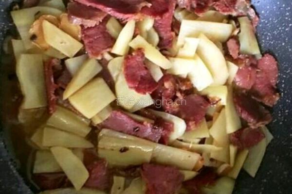 牛肉炖土豆的做法图解3