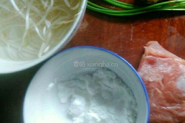 豆芽肉丝汤的做法图解1